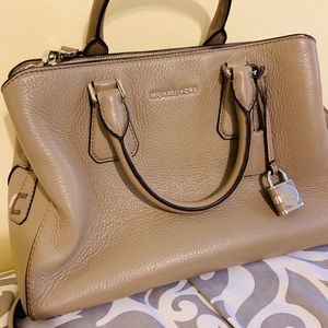 MICHAEL KORS CROSS BODY